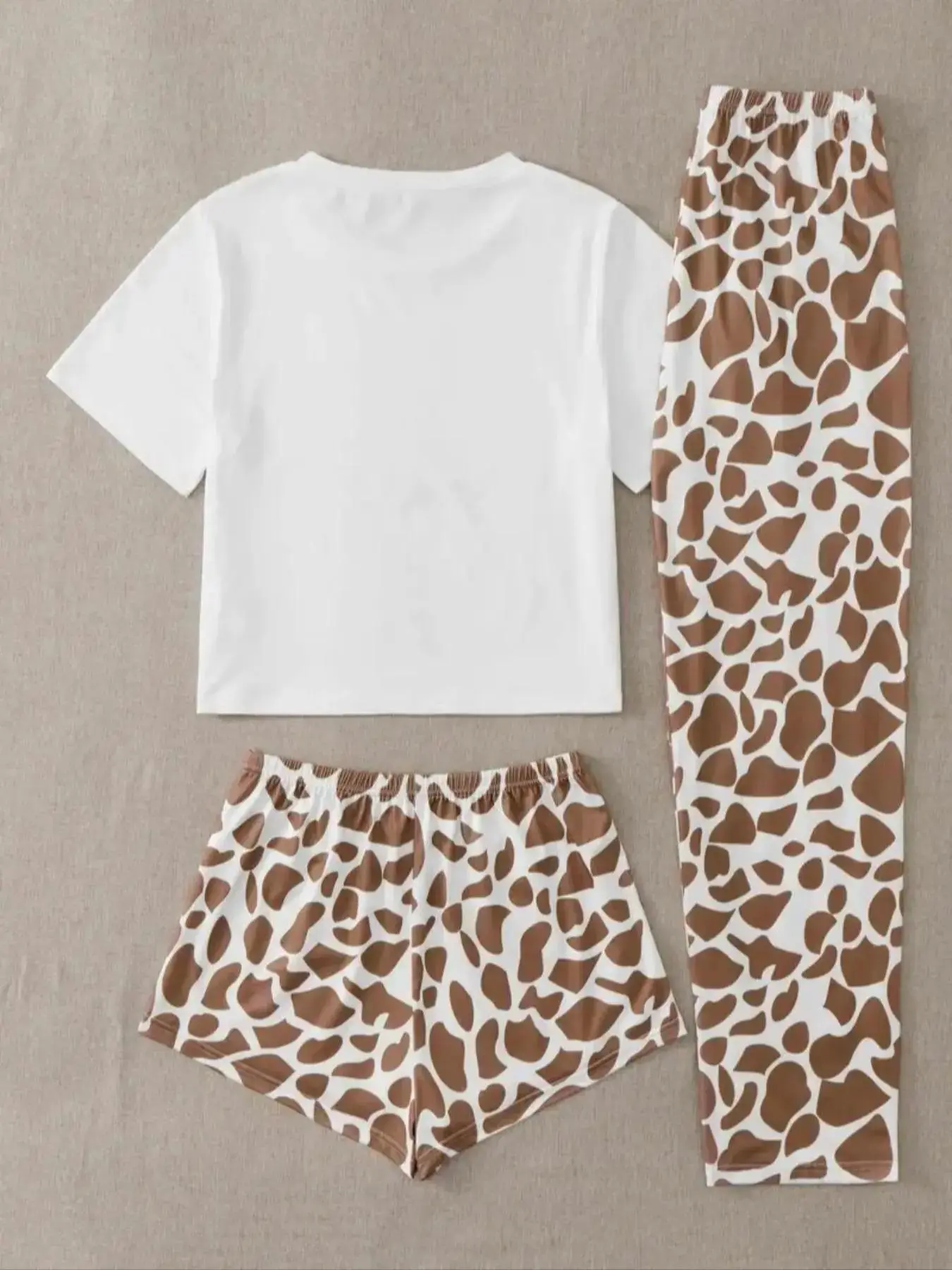 Women's Giraffe Print Short Sleeve Tee & Shorts Pants Pyjama, Casual Comfy Round Neck T-Shirt Trousers PJ Set, Ladies Sleepwear for All Seasons, Loungewear, Pajama Lightweight Sets, Pajamas refined wardrobe staple day to