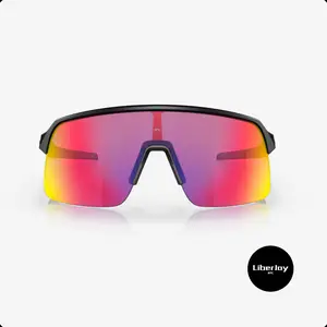 Fashionable sports sunglasses: The ideal choice for cycling, running, outdoor activities and driving.