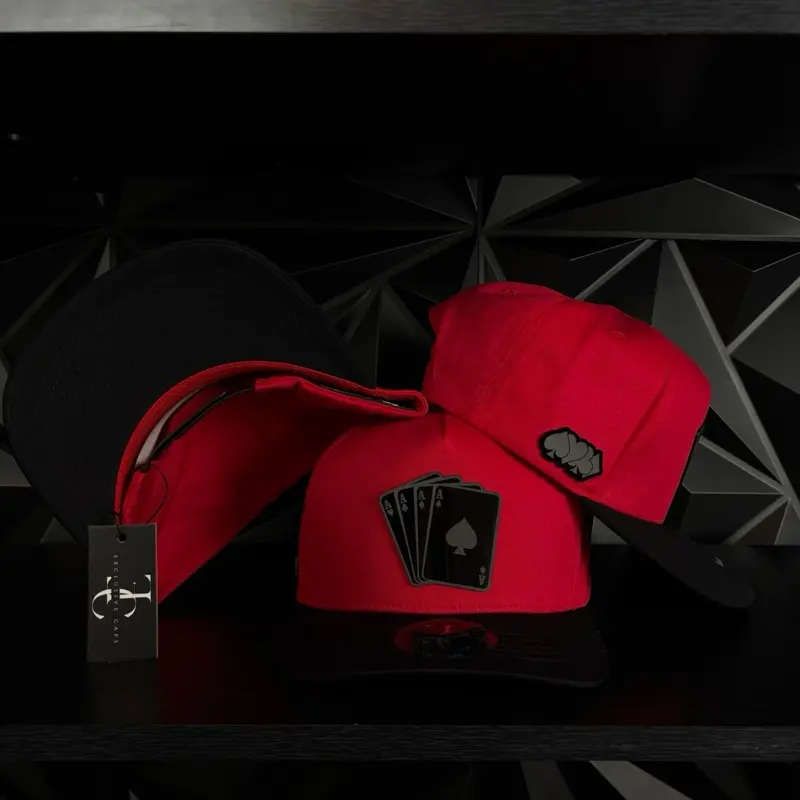 Poker placa SnapBack hat- red/black