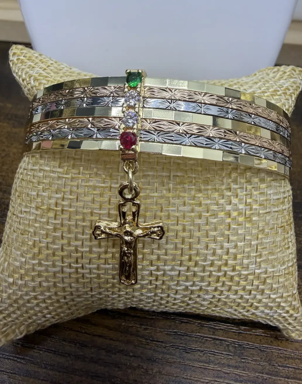 Juego de pulseras semanario con dije Cristo en oro laminado medida 7cm aproximadamente