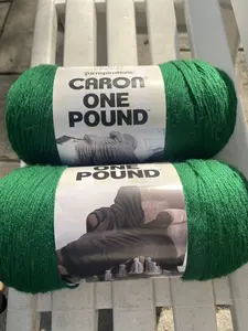 1 rolls of Caron one Pound Kelly Green yarn ( 16 oz / 453.6g)  100% Acrylic