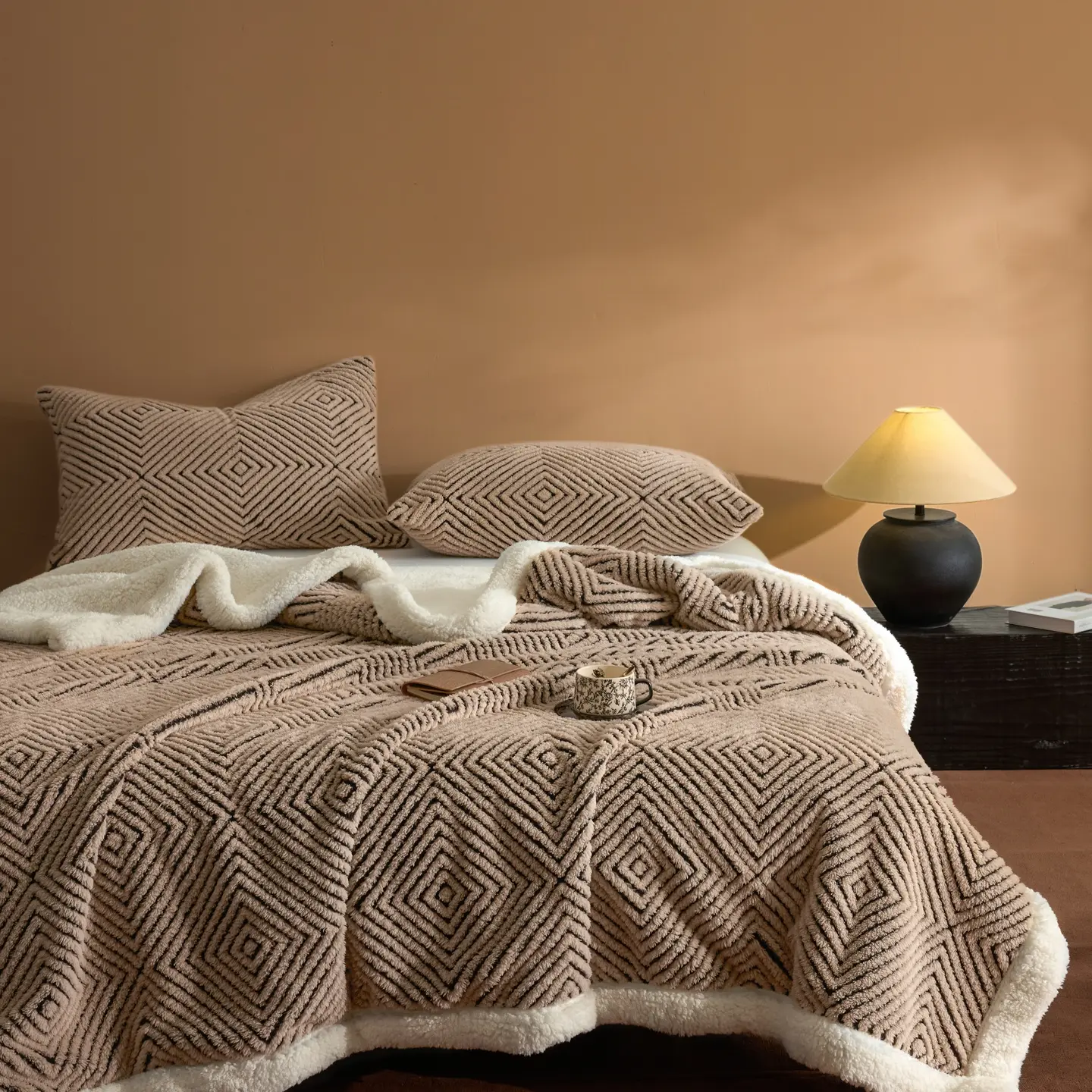 Double-Layer Knitted Plush Blanket, Ultra-Soft All-Season Comfort, Perfect for Bedroom and Living Room, Easy Care, Soft Warm Blanket, Cozy Blanket