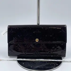 Pre-owned Louis Vuitton Leather Clutches & Wristlets Amarante Monogram Vernis Porte Tresor International Wallet