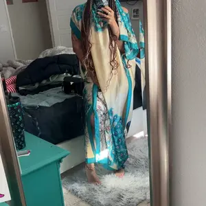 Women's Peacock Print Cape Shawl & Scarf Set, Elegant Beach Cover-Up For Holiday Vacation, Swimsuit Cover Up