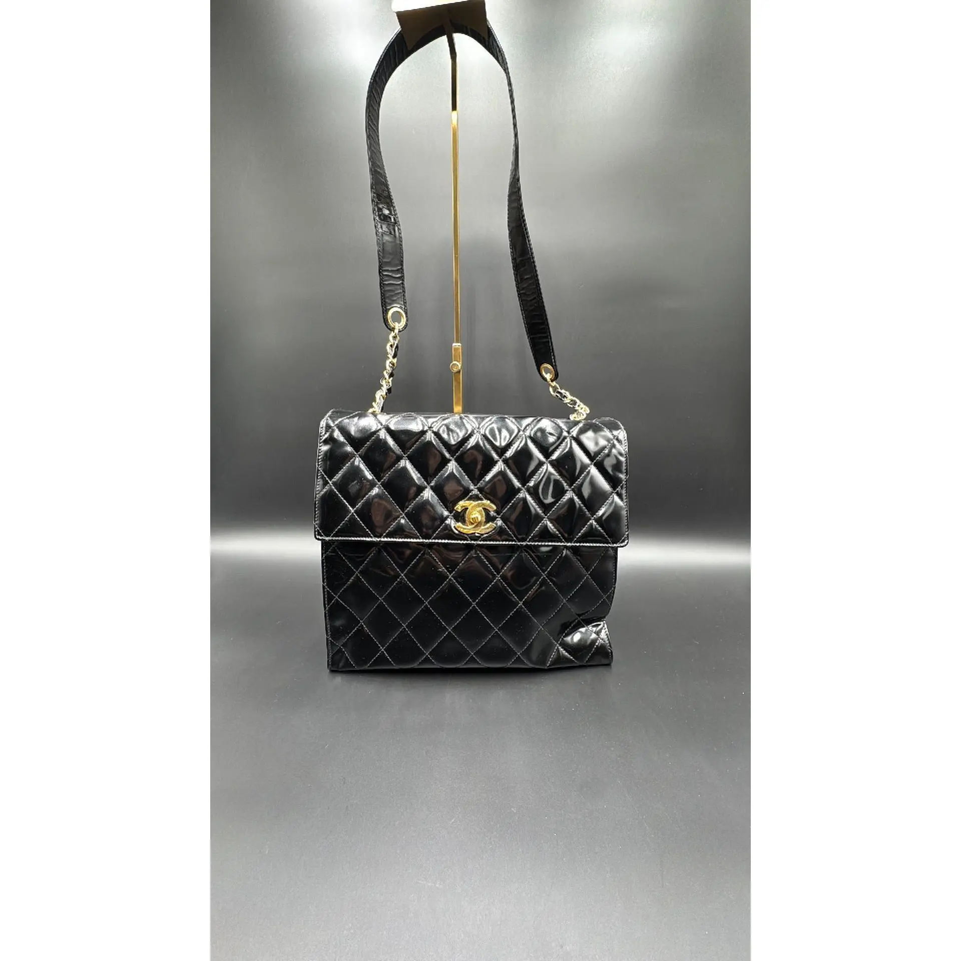 Pre-owned CHANEL Leather Luxury Bags & Accessories Vintage Quilted Patent Flap Bag, Black Date Code: 3890329. Entrupy ID: 38Y6QVX.