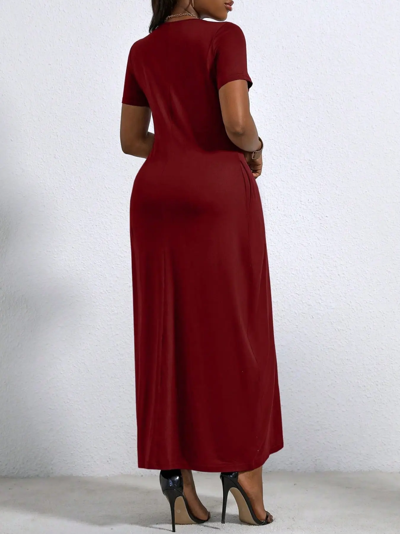 A set of women's casual Minimalist wine red dress, short sleeved V-neck  slim fit and