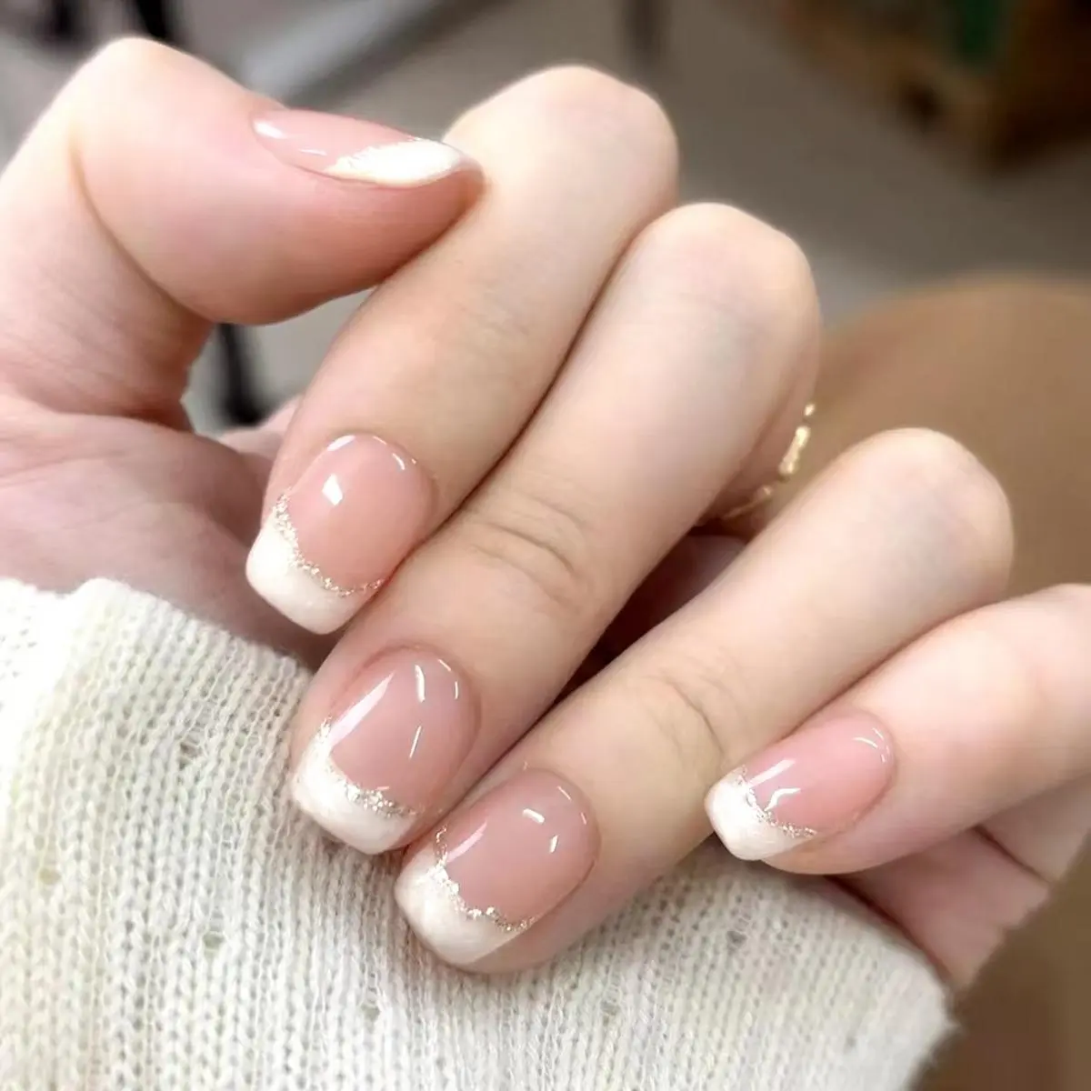 24Pcs Fashion Mirror Glossy Fake Nails with Glue Finished Short Squoval Press on False Nails Simple Removeable Nude Nail Tip Art