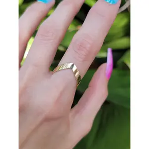 10kt Chevron Ring