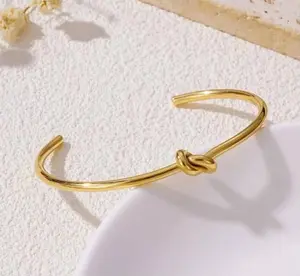 Classic Style Knot Bangle