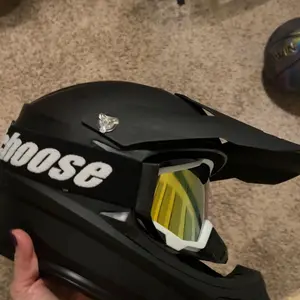 Motorcycle Off-Road Helmet with Detachable Visor, Lightweight Unisex Dirt Bike Racing Gear for Mountain and Rally Riding