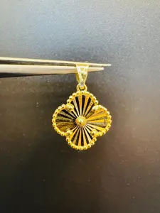 gold clover pendant