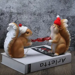 Christmas Squirrel Holding Gift Decoration Set, Festive Holiday Decor, Cute Animal Ornament, Perfect for Home and Party