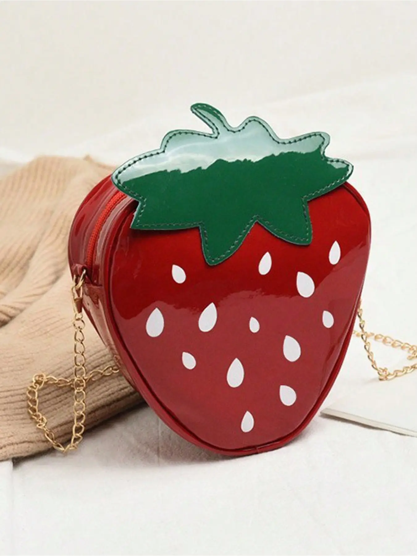 Cute Glossy Strawberry Crossbody Bag, Fresh Sweet Strawberry Design Chain Small Bag, Creative Fruit Girl Shoulder Bag, Perfect Gift for Friends and Colleagues