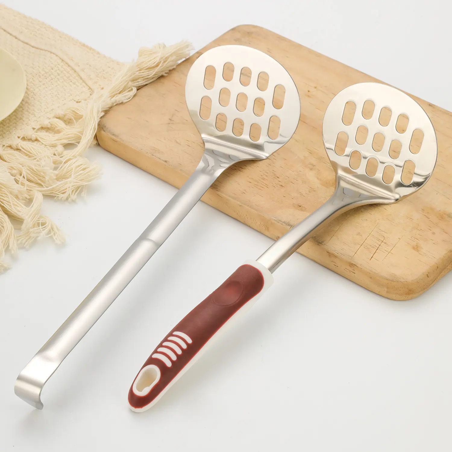 Manual potato masher, make fluffy mashed potatoes in seconds