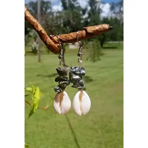 COWRIE & MIDNIGHT AGATE dangling earrings
