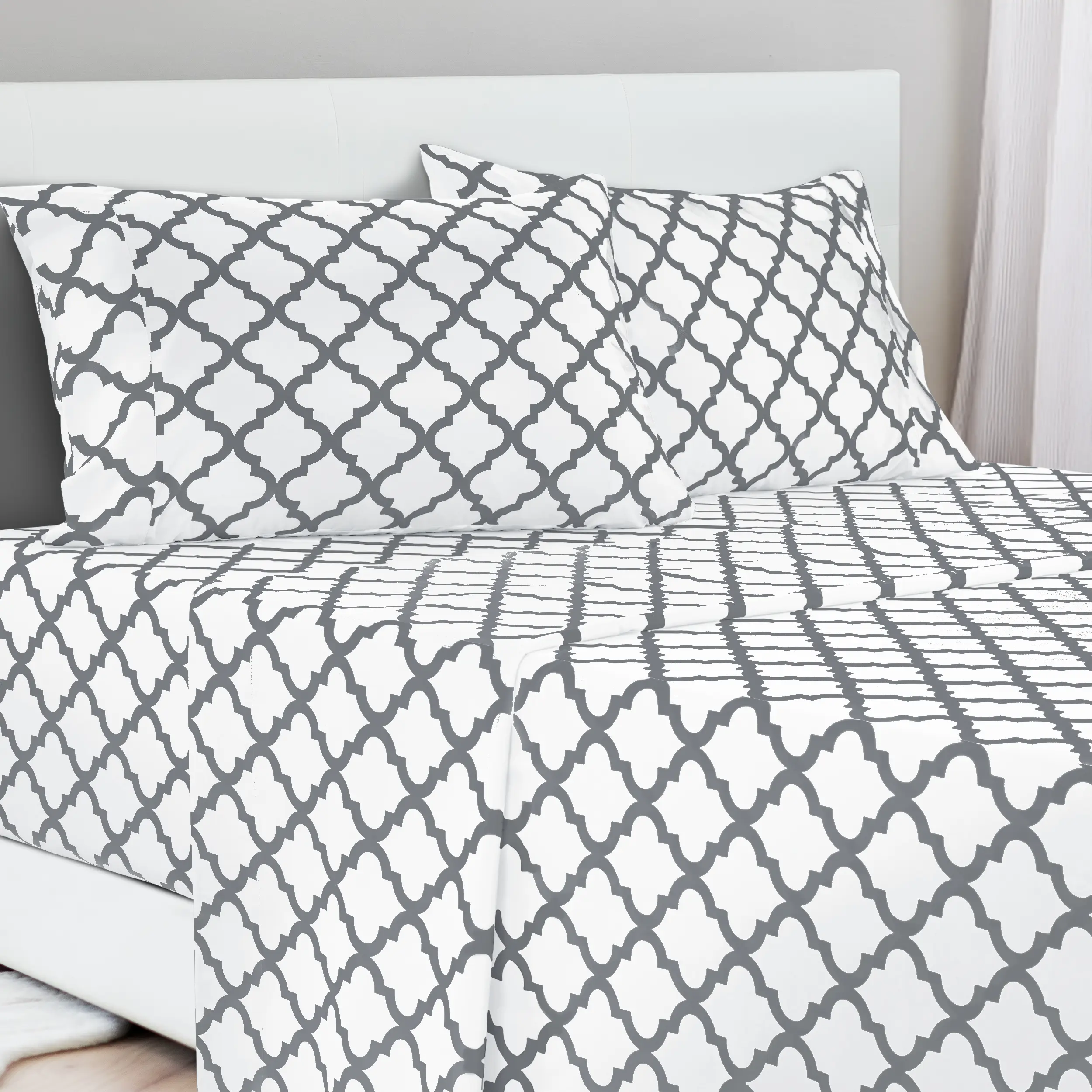 Quatrefoil White/Grey