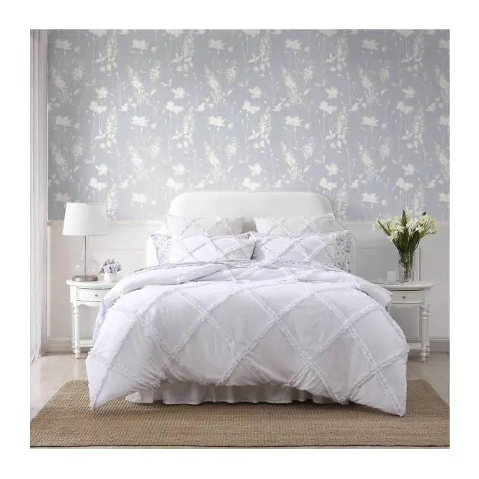 Laura Ashley No rah Solid Micro fiber White Twi n Xl Comforter