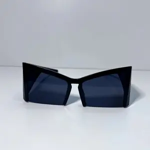 Bad Girl Sunglasses with Plastic Frame Standard Lens and Metal Logo for Stylish Protection