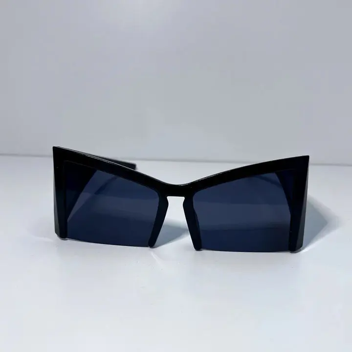 Bad Girl Sunglasses with Plastic Frame Standard Lens and Metal Logo for Stylish Protection
