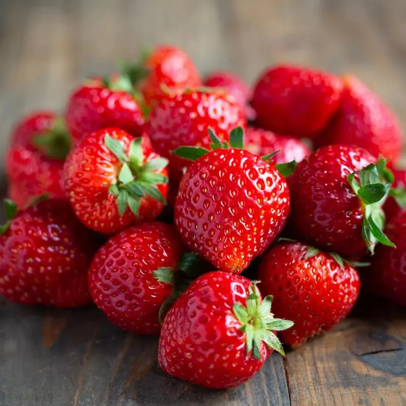 Giant Strawberry Seeds (200pcs) - Home Planting Seeds, Evergreen Garden Supplies, Nutritious, Sweet-Flavored, Easy to Grow, Abundant Harvests, Partial Sun, All-Season Suitable