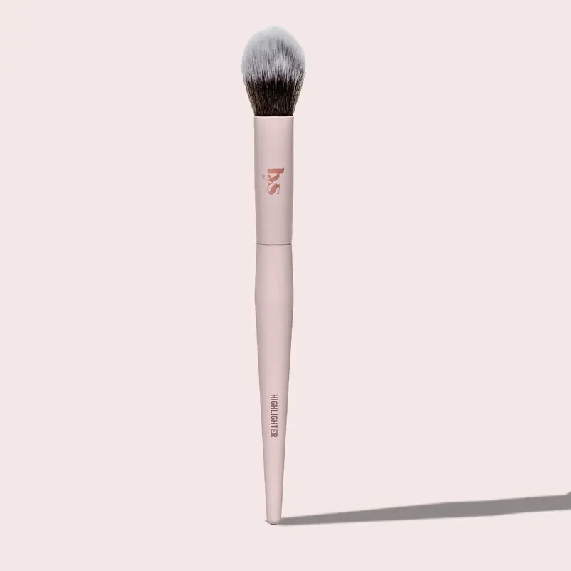 LYS Beauty Highlighter & Buffer Brush - Professional Face Makeup Brush, Cruelty-Free Domed Tool for Buildable Finish, Easily Diffuses Liquid, Cream, and Powder (Beauty & Personal Care), Face Makeup Brushes