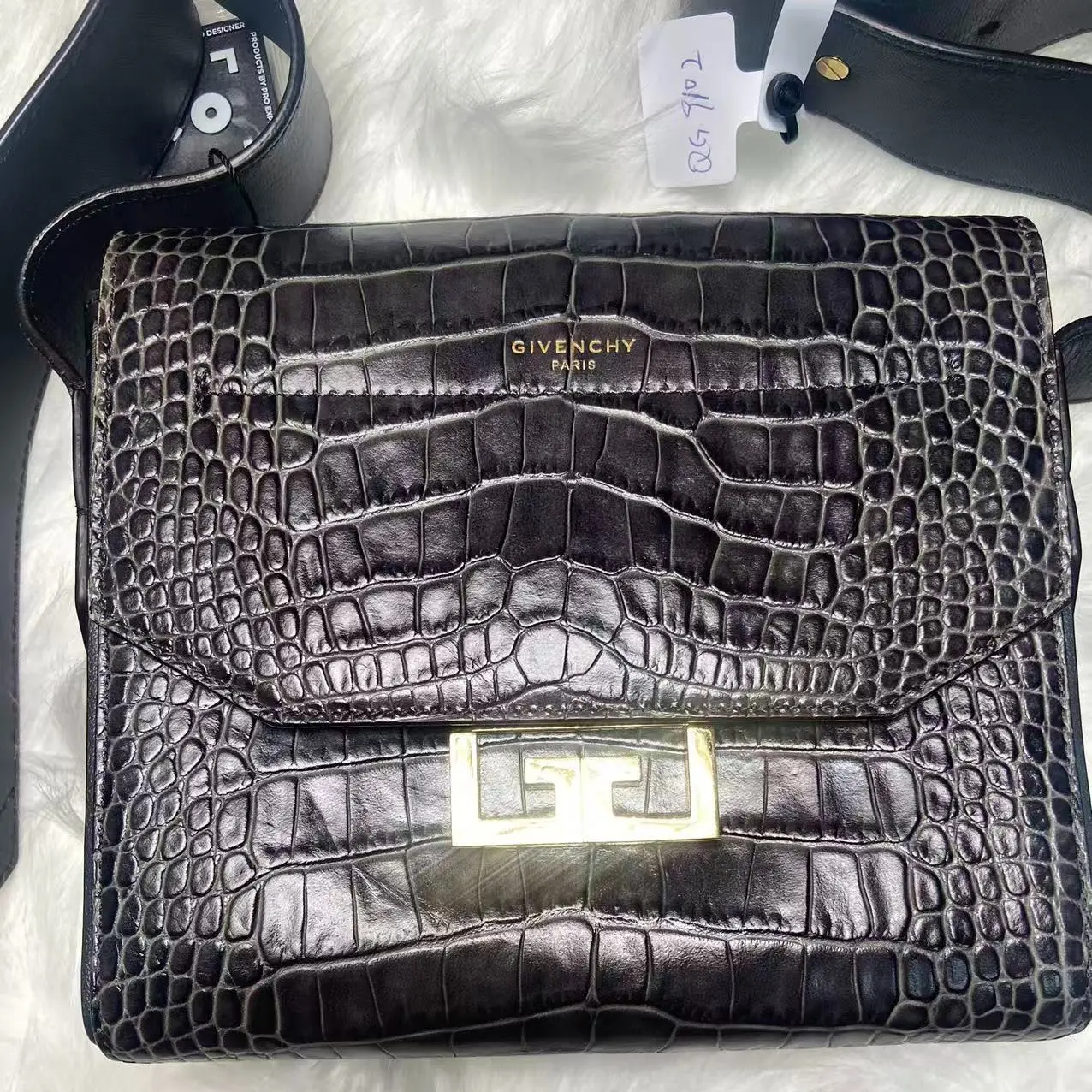 Pre-owned GIVENCHY Leather Crossbody bags Dark Brown Croc Embossed 4G Medium Shoulder Bag (Gold‑Tone Hardware)+charm++