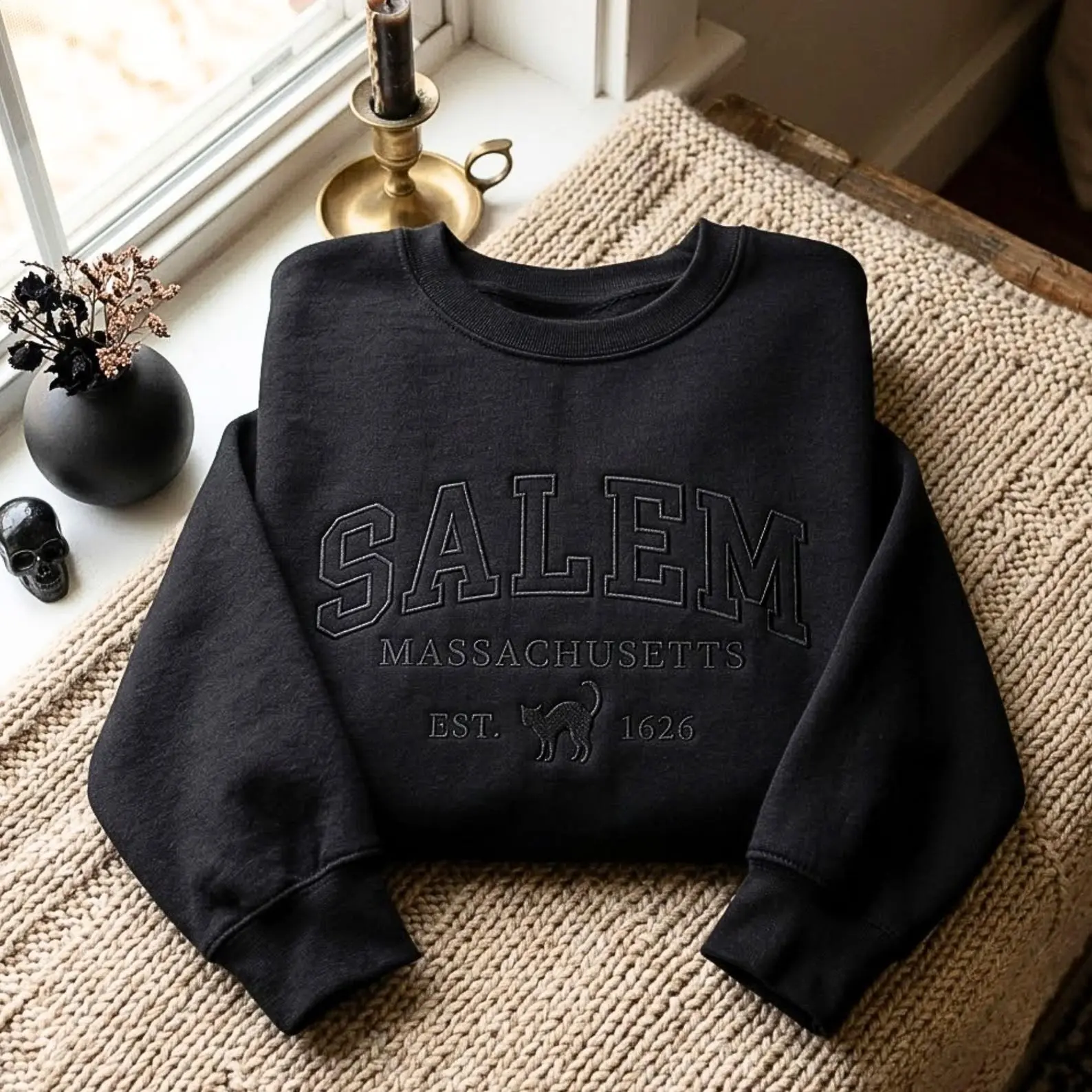 [Made in US] Salem Massachusetts Embroidered Sweatshirt T-shirt Hoodie– Est. 1626 Black Cat Design, Gothic Halloween Sweatshirt