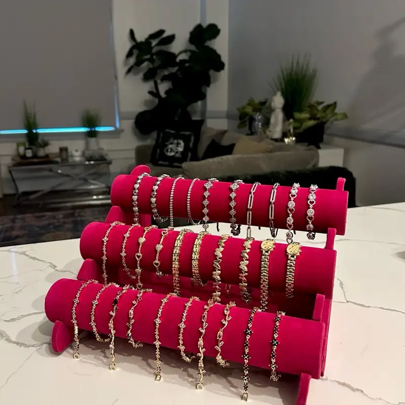 PICK BRACELET ON LIVE