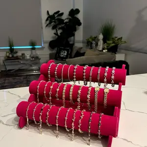 PICK BRACELET ON LIVE