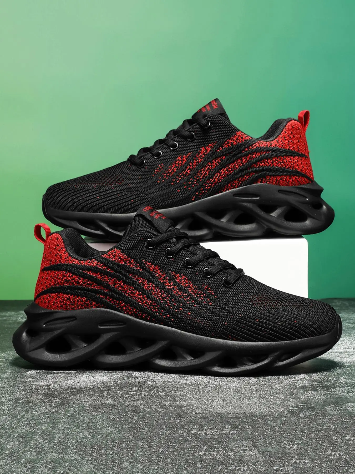 Men's Fashionable Lace Up Low Top Sneakers, Casual Breathable Comfortable Sports Running Shoes, Male All-match Round Toe Shoes for Daily Wear Fall Out