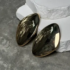 Clip On The Main Character Metal Plate Earrings