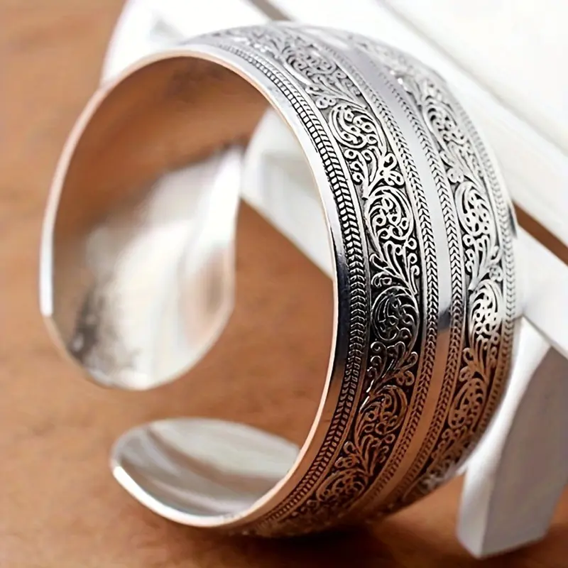 Bohemian Style Wide Cuff Floral Carved Statement Bracelet, Casual Trendy Jewelry, Vintage Chic Unique Women's Party Accessory for Holidays & Gatherings, Boho Style Bracelet