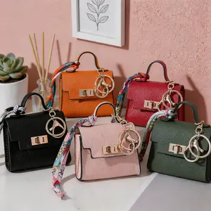 1/2 Pcs Mini leather tote bag keychain, bag pendant embellished with colorful straps, openable bag, fashionable and versatile, simple and casual decoration