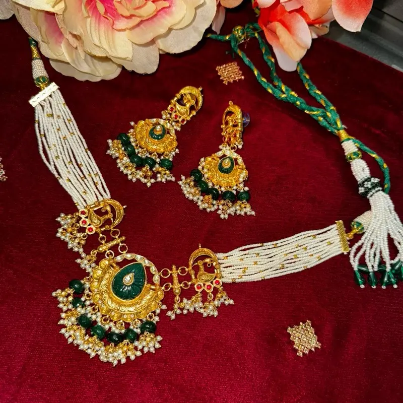 Women's Emerald Green Kundan 2-Piece Jewelry Set, Including a Necklace and Earrings