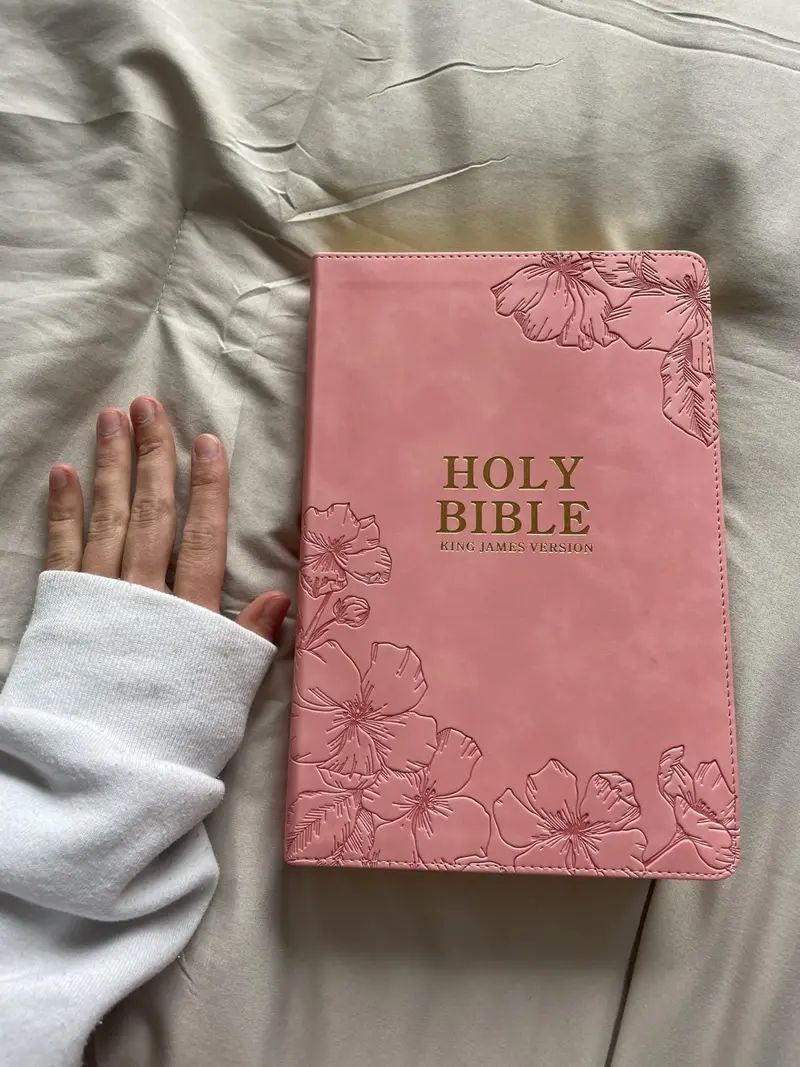 KJV Holy Bible, Giant Print with Cross-References, Soft Pink LeatherTouch with Floral Cover Design, Thumb Index, Ribbon Marker, Red Letter, Full-Color Maps, Easy-to-Read MCM Type, King James Version