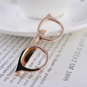 1PC Creative Glasses Shape Bookmark for Women Men, Unique Novelty Paper Clips for Book Lovers Readers, Funny Eyeglasses Page Marker for Teacher Student Office Library, Cute Metal Stationery Clip for Journal Planner, Decorative Page Holder, Perfect Birthda