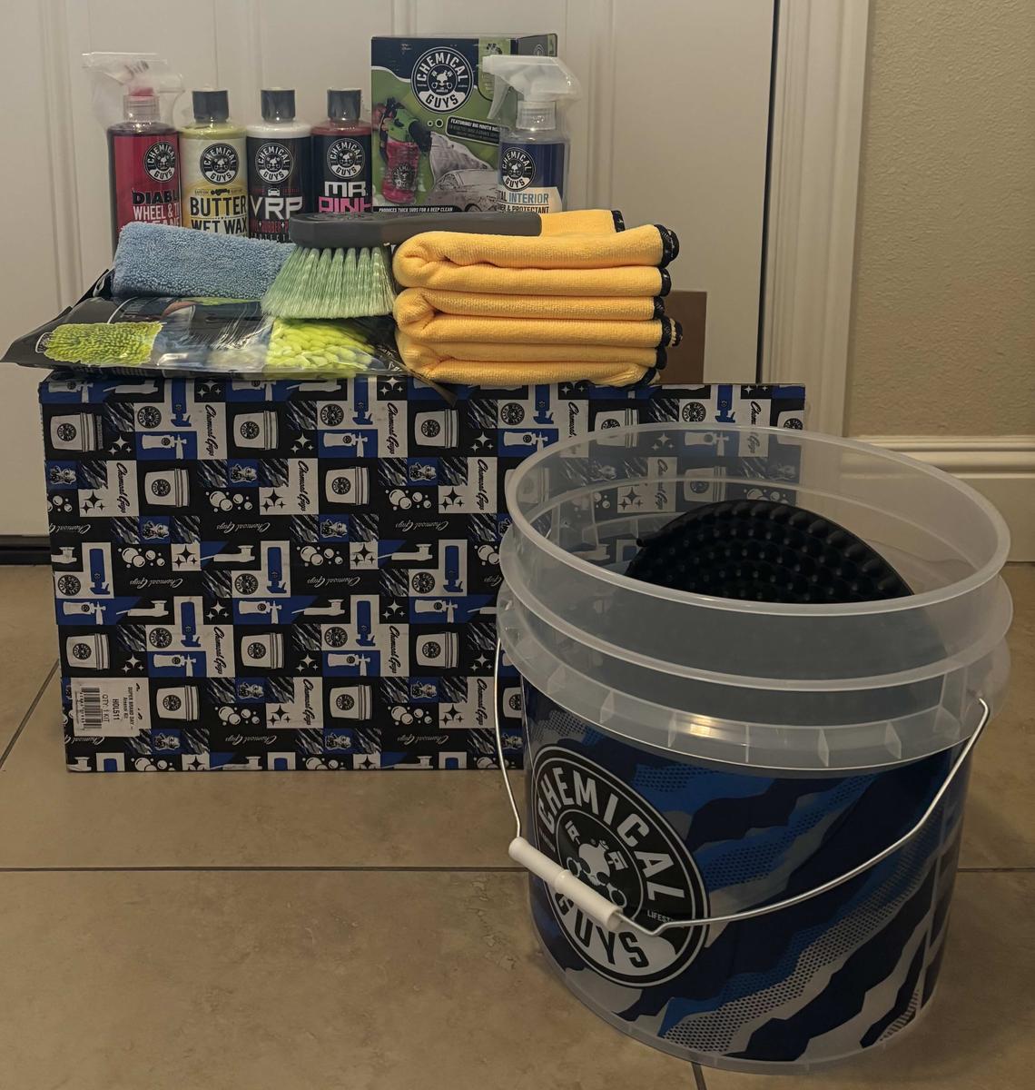 Item: Exclusive 15pcs Arsenal Car Wash Kit