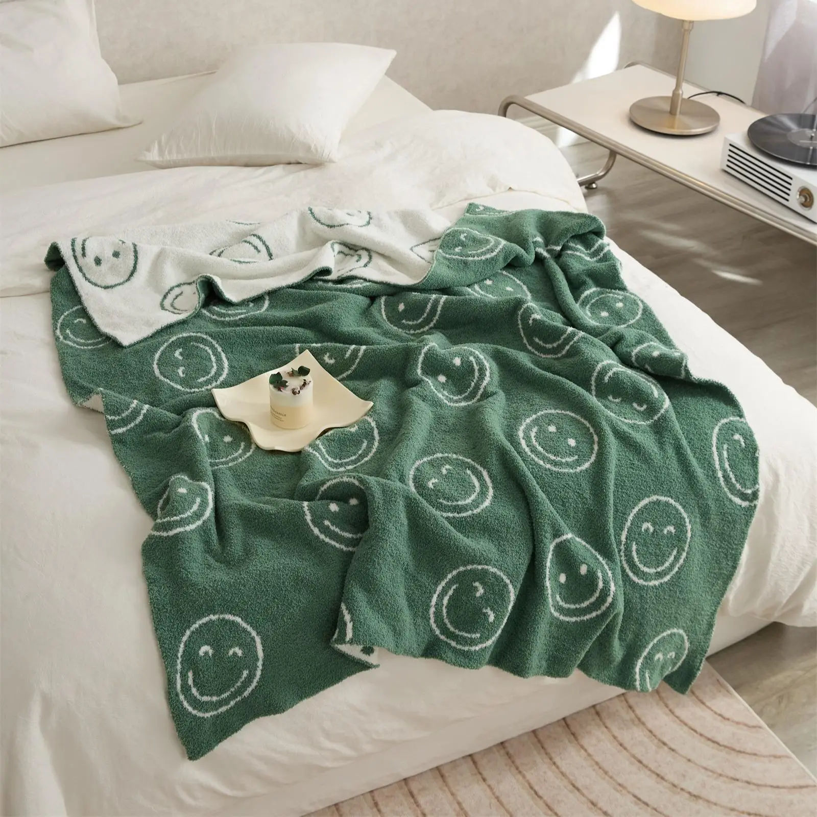 Bedroom Decor Smile Face Pattern Throw Blanket, Casual Soft Warm Nap Blanket, Comfortable Throw Blanket For Home Couch Bed Sofa Office School, Versati