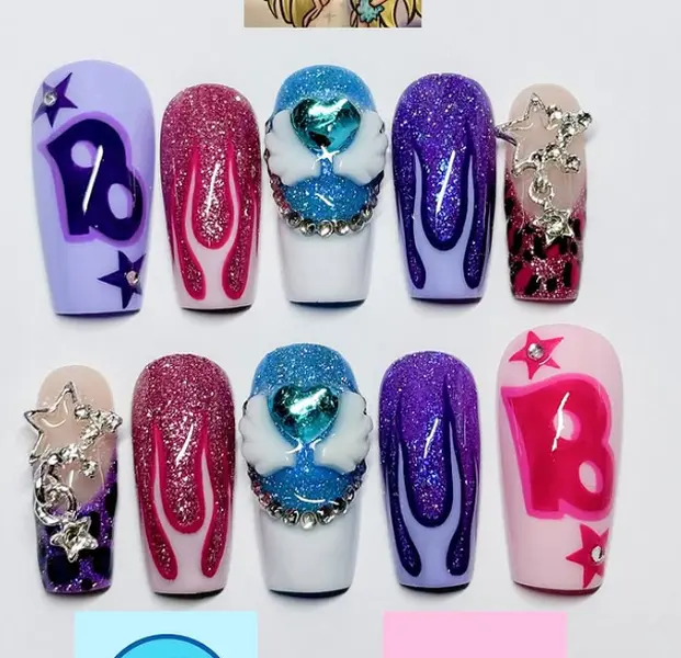 Y2K Barbiecore Nails – Glitter Flames, 3D Angel Heart Charms, Shiny Rhinestones, Star Chains & Bold Lettering in Pink, Blue & Purple Glam
