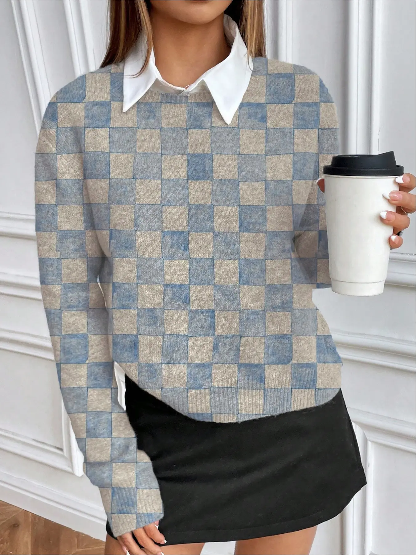 A casual style round-neck polka dot gradient print long-sleeved knitted sweater in contrasting colors, suitable for wearing in autumn and winter. It is both casual and elegant, and can be worn for commuting, layering or as a standalone piece.