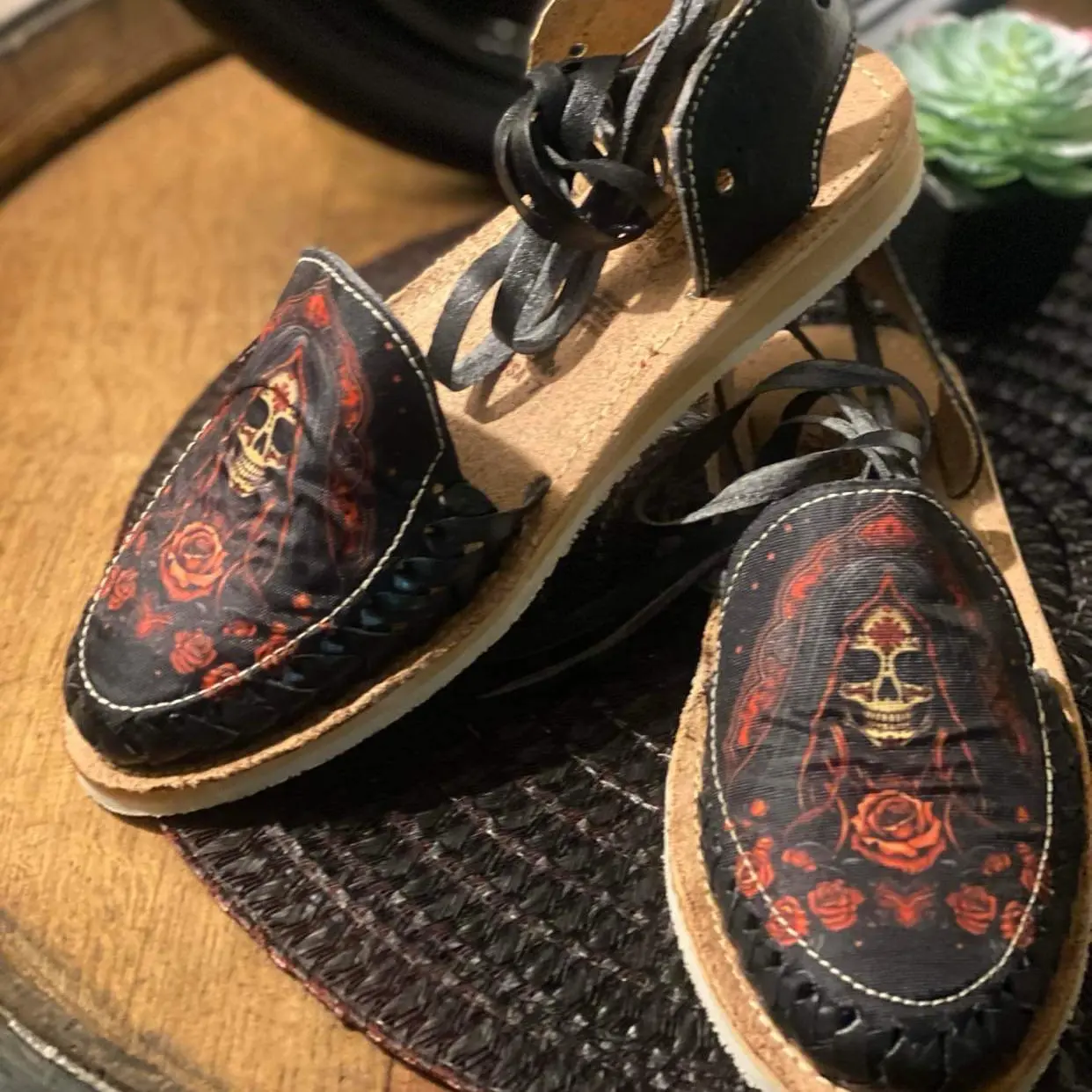SANTA MUERTE / HUARACHES WOMEN
