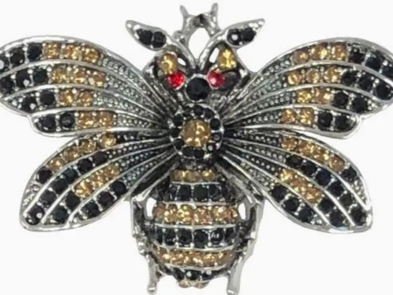 Magnetic Crystal Bee Brooch with Intricate Design and Vibrant Crystal Accents