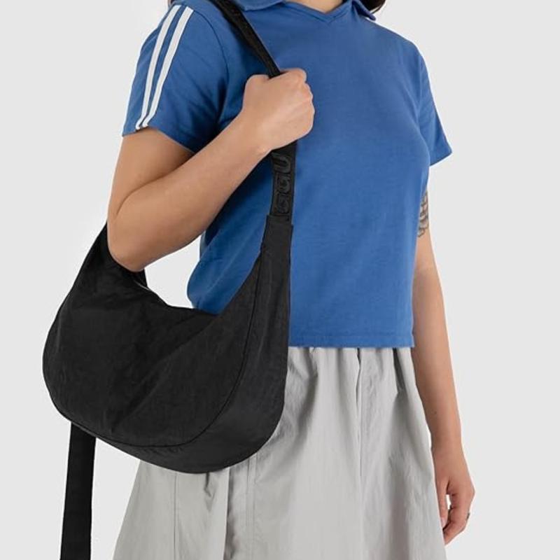 BAGGU Medium Nylon Crescent Bag - Black, Durable & Versatile, Crescent Shape, Ideal for Everyday Use, Shopping, or Travel