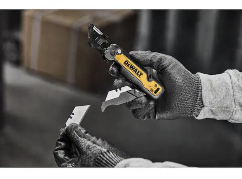 DEWALT Push and Flip Folding Lock-Back Utility Knife and 3.3 in. Tanto Pocket Knife with Quick Flip Set (2-Piece)