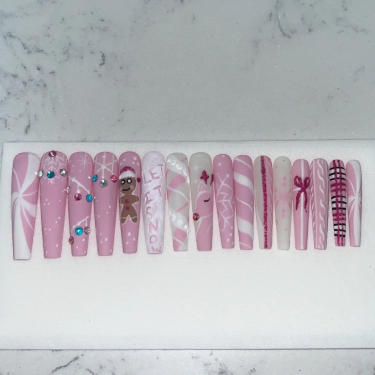 Pink winter press on nail set