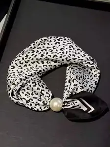 Pearl Magnetic Clasp Scarf Necklace with and Leopard Print Pendant, Elegant and Comfortable Fashion Accessory for All Seasons, Versatile for Casual and Holiday