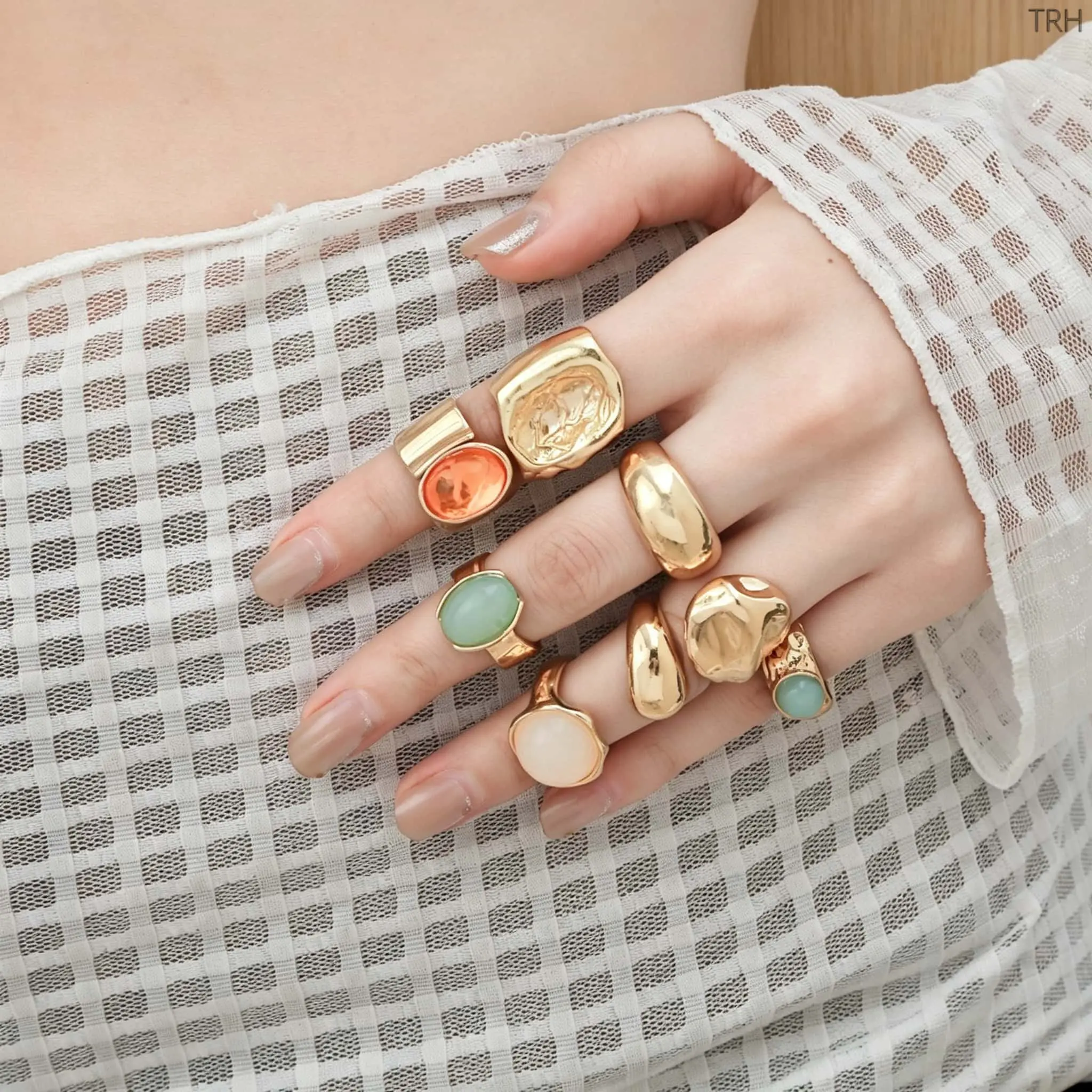 7Pcs Chunky Vintage Geometric Stone Ring Set, Trendy Irregular Gold Stackable Rings, Dainty Bold Metal Statement Jewelry, Adjustable Open Band Accessory for Women Daily Party Vacation Wedding Gift