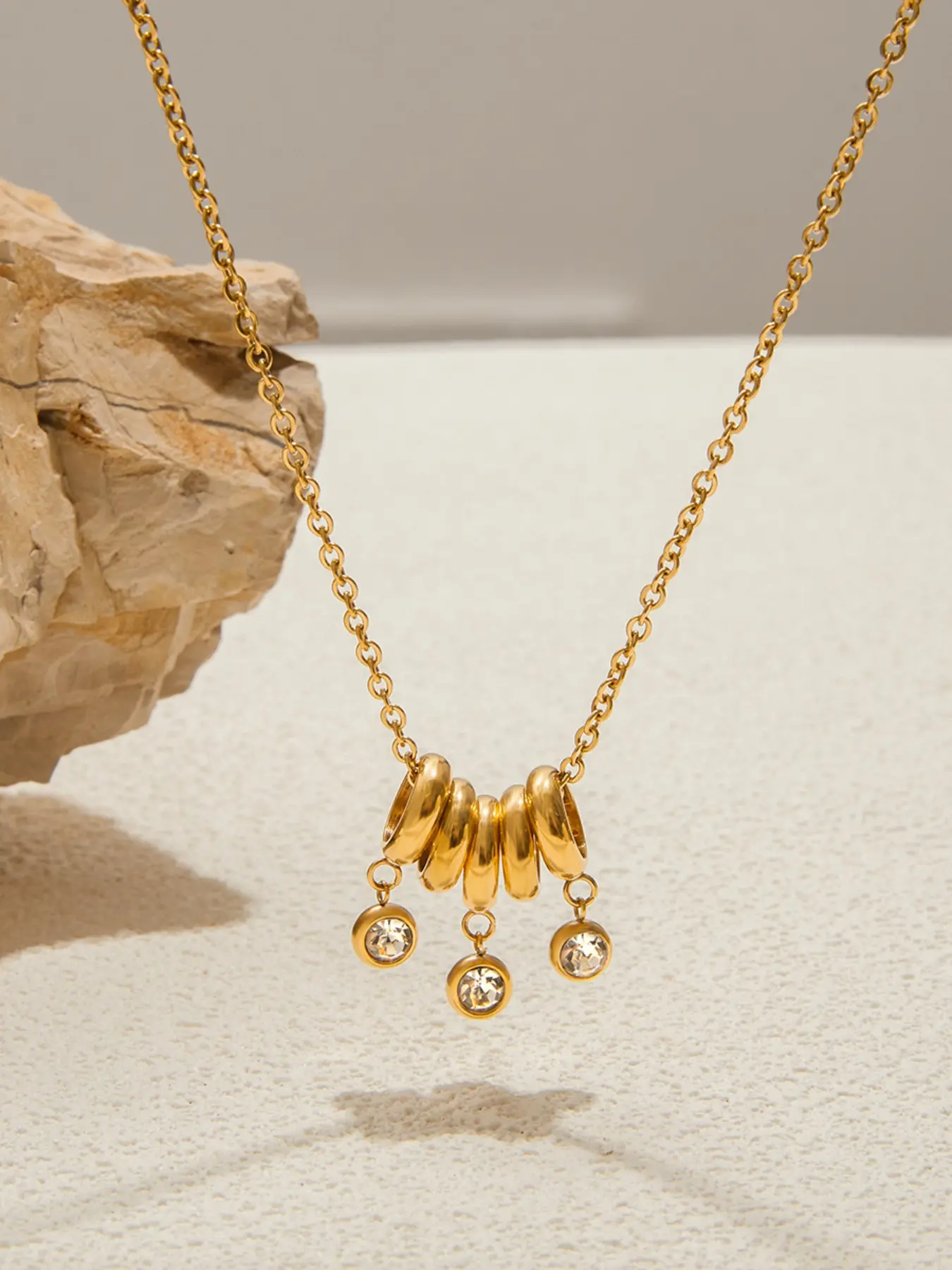 Ladies Jewelry Fashion Necklace Pendant Necklaces Round White Water Diamond Pendant Stainless Steel 18k Gold Plated Waterproof And Anti Allergy Classic And Unique Trendy Party Daily Accessory Matching Elegant High End Necklace