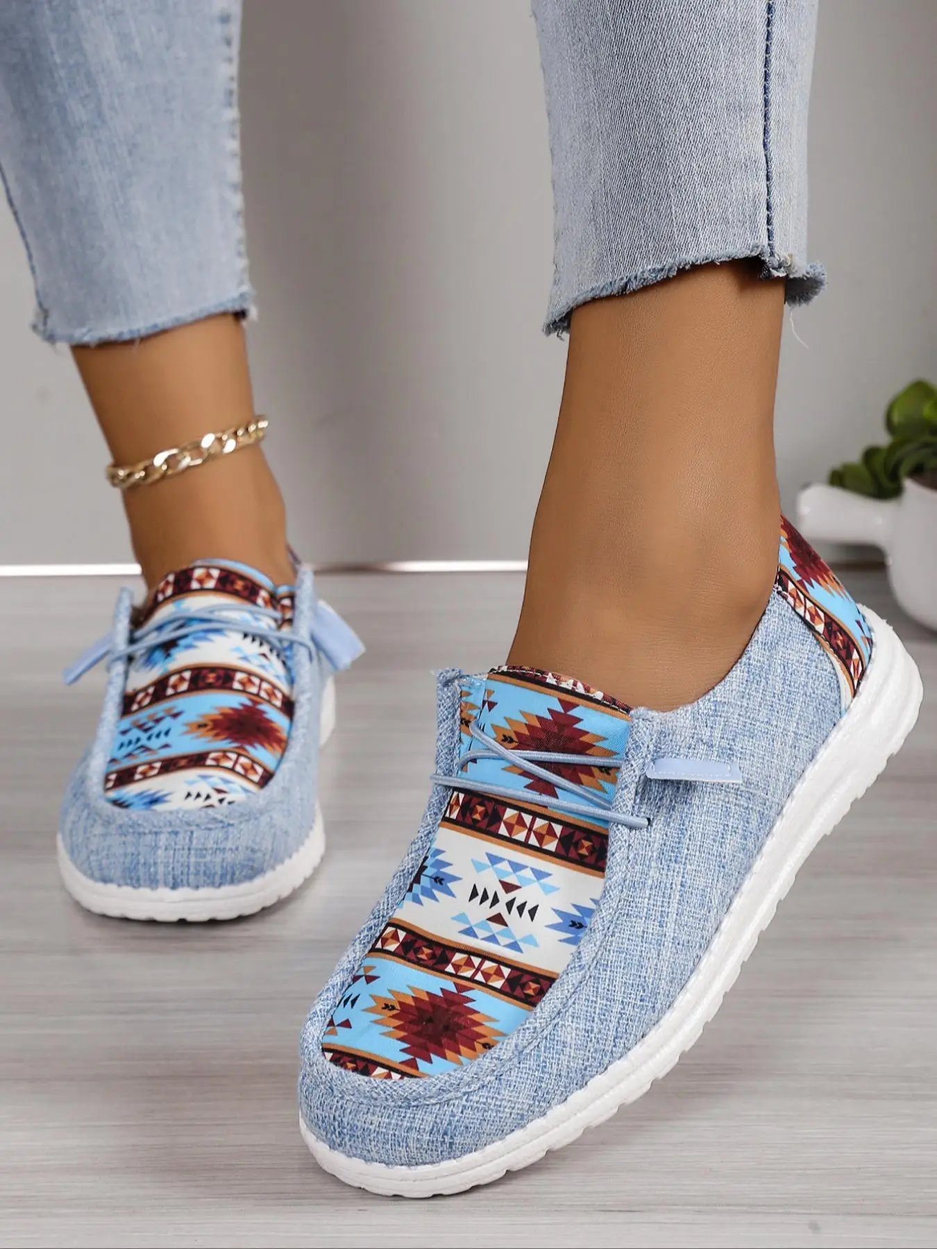 Women's Colorblock Geometric Pattern Slip on Low Top Shoes, 1 Pair Casual Comfortable Walking Shoes for Daily Wear, Perfect for Students and Outdoor