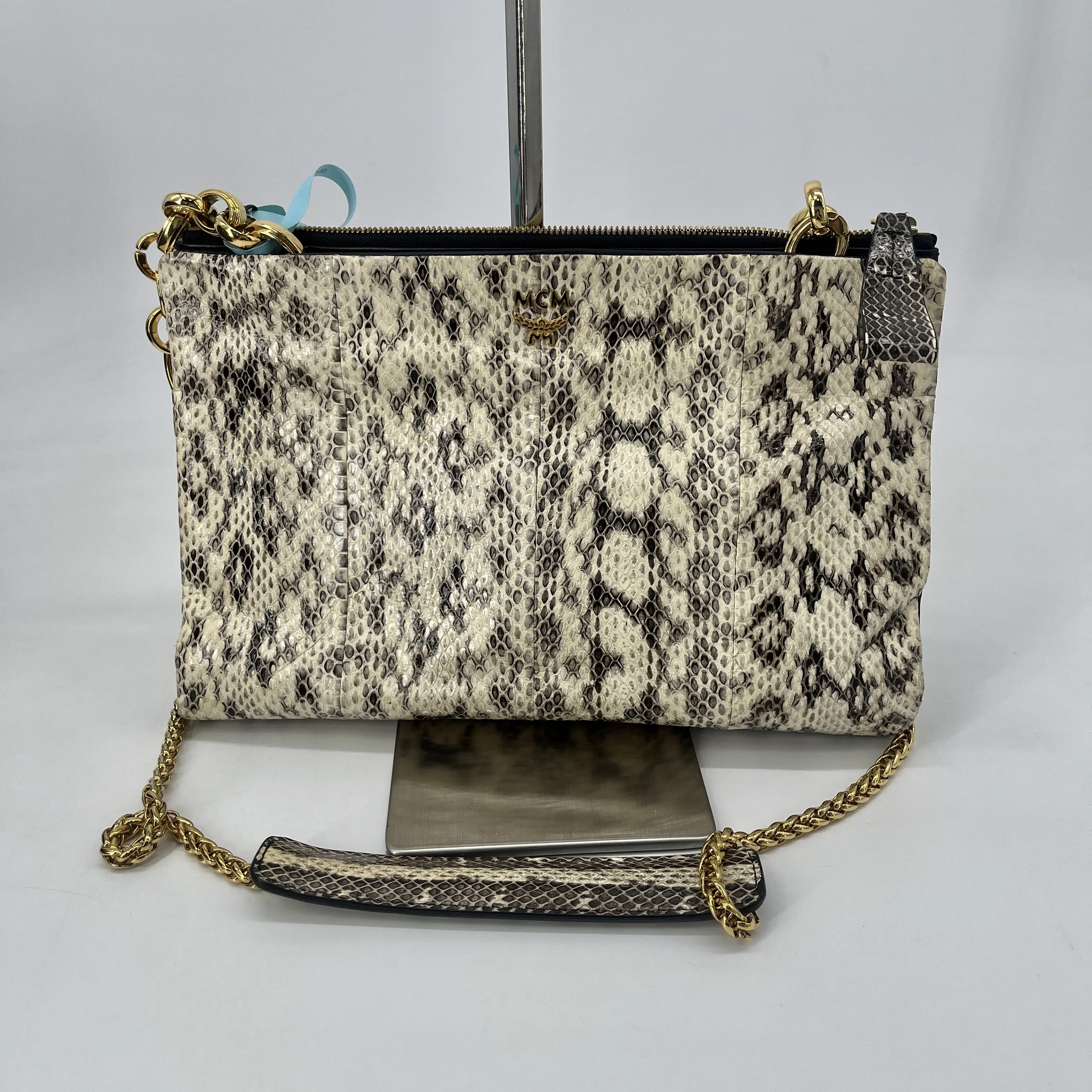 Pre-owned MCM Leather  Zip Chain Crossbody Clutch Bag Ivory White Crossbody Clutch Bag Gold Fixed Curb Chain Crossbody Strap, Full Top Metal Zipper, Final Sale Policy (Regular Size)